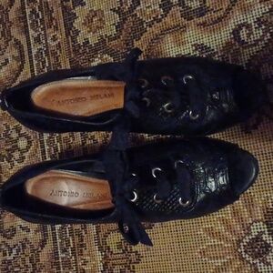 A pair of Antonio Melani popular leather vintage peep toes heels .Size 8 1/2m..